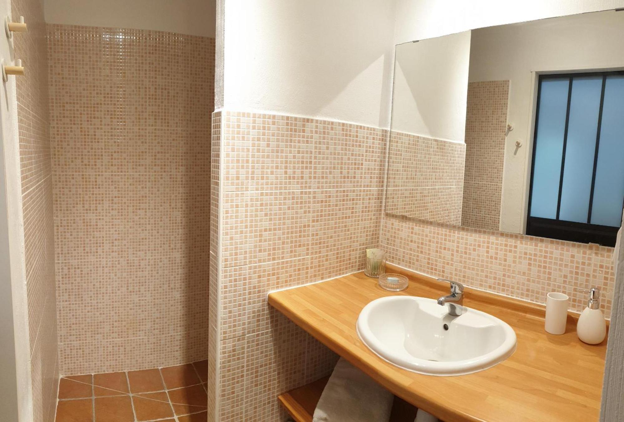 Chez Guillaume Et Bequie Apartment บิกานูส ภายนอก รูปภาพ